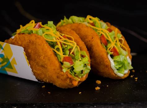 Taco Bell’s Naked Chicken Chalupa Returns。